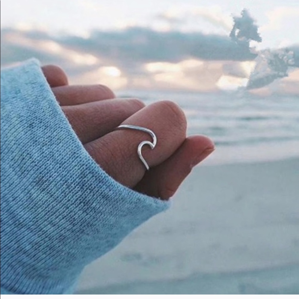 HP! 💕 Trendy Silver Ocean Wave Ring